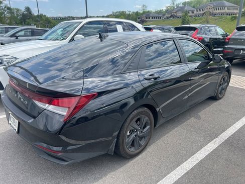 Used 2023 Hyundai Elantra SEL FWD image 12