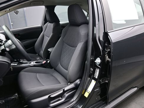Used 2022 Toyota Corolla LE FWD image 12