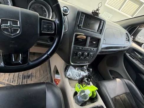 Used 2017 Dodge Grand Caravan SXT FWD image 13