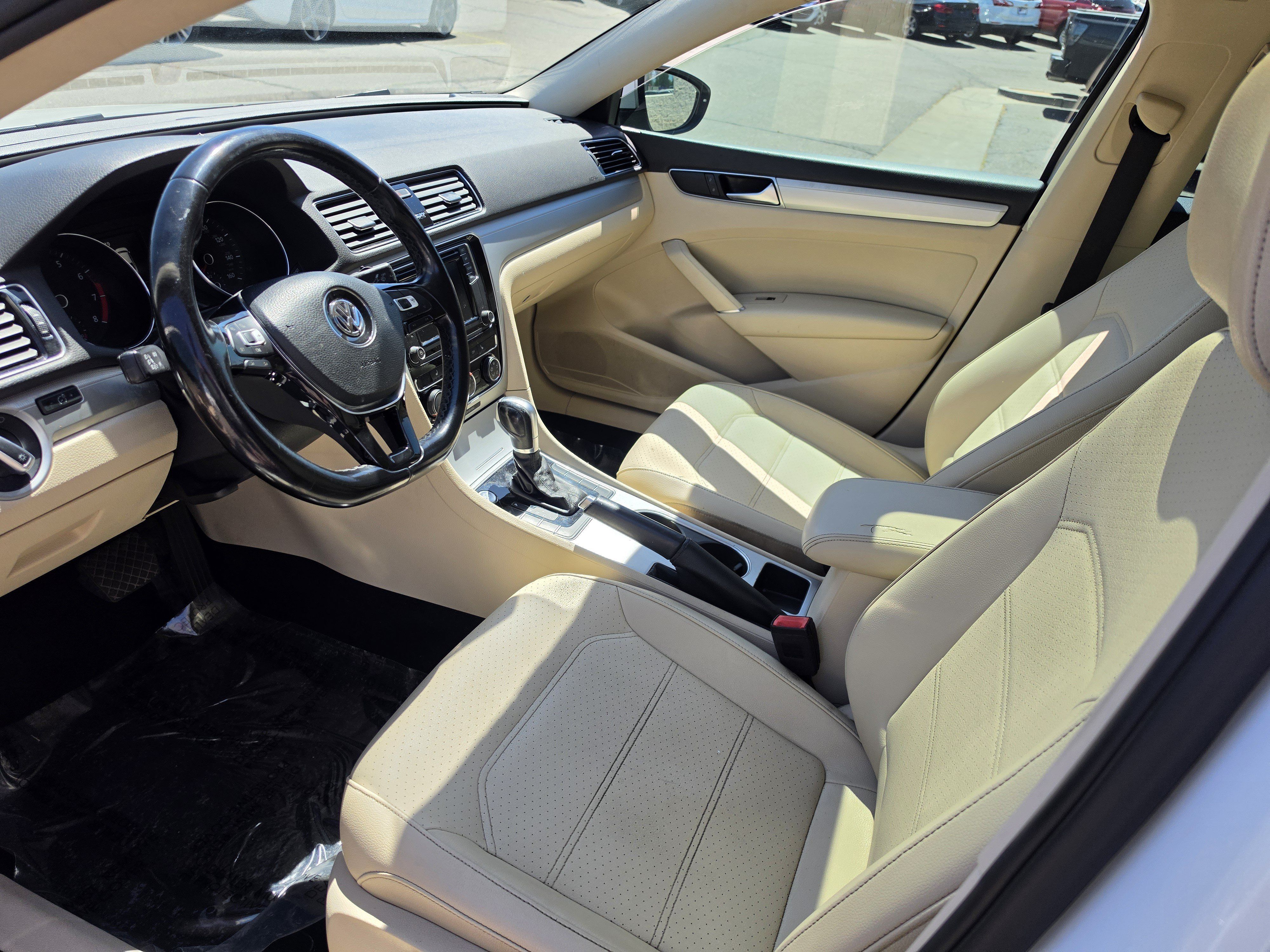 Used 2019 Volkswagen Passat 2.0T Wolfsburg w/ Wheels & Sunroof Package FWD image 11