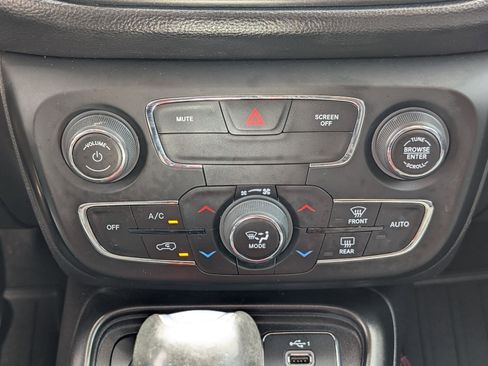 Used 2020 Jeep Compass Trailhawk AWD/4WD image 19