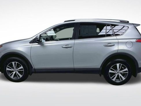 Used 2018 Toyota RAV4 XLE AWD/4WD image 5