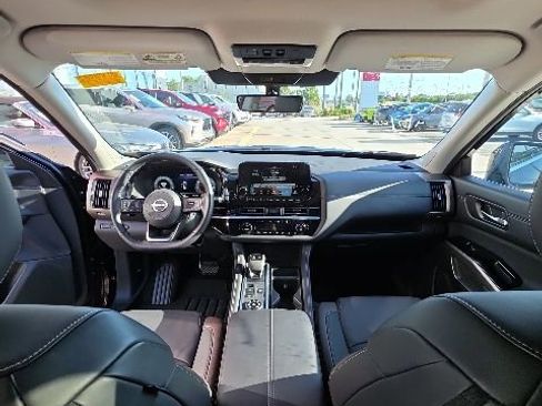Used 2025 Nissan Pathfinder Platinum w/ Cargo Package AWD/4WD image 26