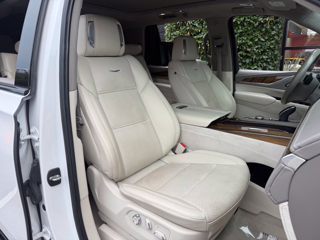 Used 2021 Cadillac Escalade Premium Luxury Platinum w/ LPO, Radiant Package AWD/4WD image 34
