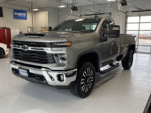 Used 2025 Chevrolet Silverado 2500 LT AWD/4WD image 6