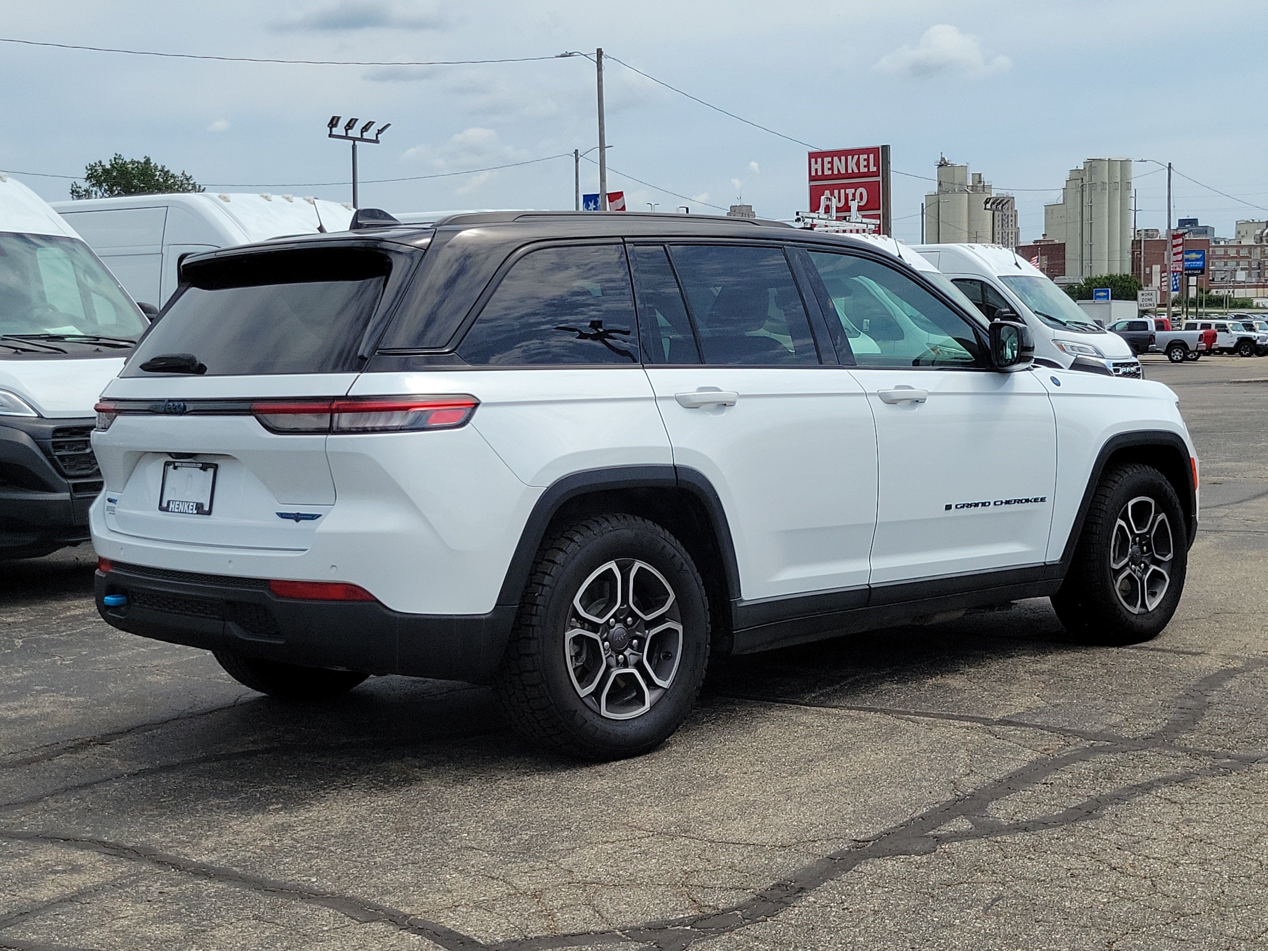 Used 2023 Jeep Grand Cherokee Trailhawk AWD/4WD image 4