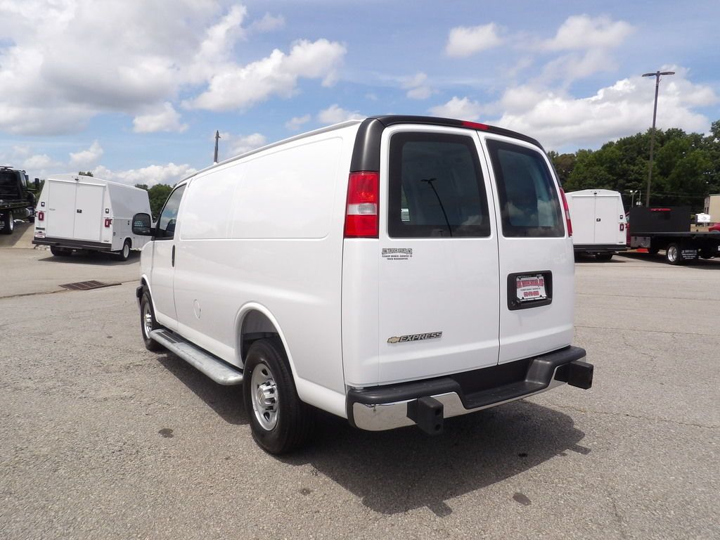 Used 2025 Chevrolet Express 2500 w/ Driver Convenience Package RWD image 5