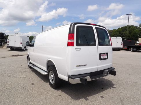 Used 2025 Chevrolet Express 2500 w/ Driver Convenience Package RWD image 5