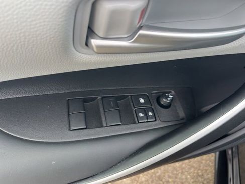 Used 2025 Toyota Corolla SE image 12