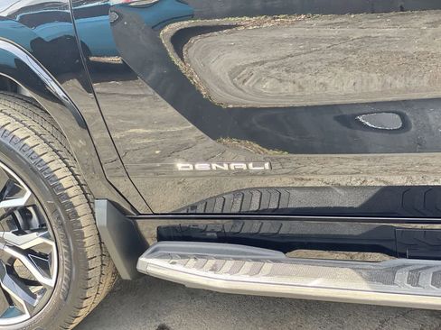 Used 2025 GMC Sierra EV Denali AWD/4WD image 10