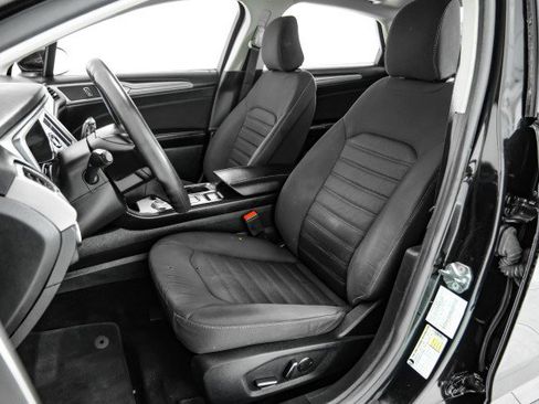 Used 2020 Ford Fusion SE image 31