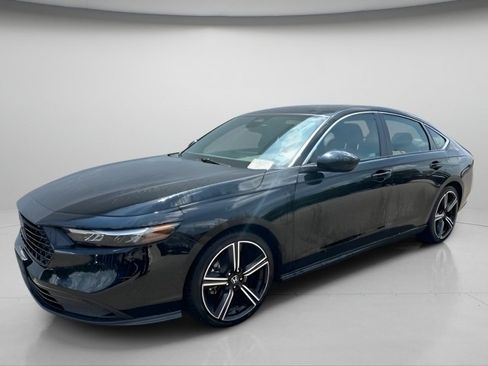 Used 2024 Honda Accord Sport image 2