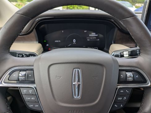 Used 2022 Lincoln Nautilus Reserve AWD/4WD image 27