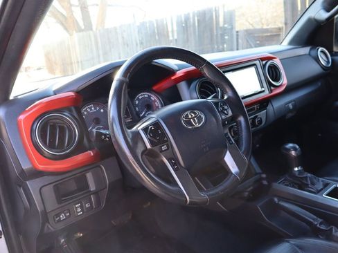 Used 2018 Toyota Tacoma TRD Off-Road image 15