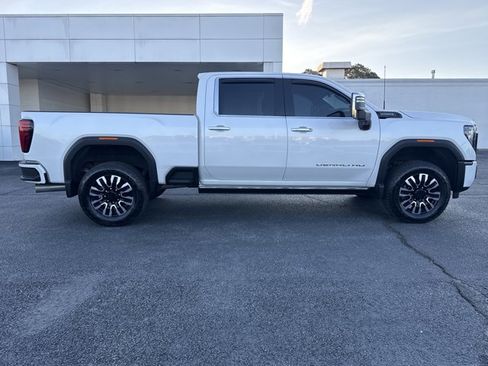 Used 2024 GMC Sierra 2500 Denali Ultimate image 2