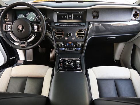 Used 2022 Rolls-Royce Cullinan Black Badge w/ Dark Exterior Package AWD/4WD image 4