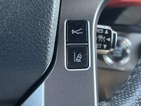 Used 2018 Toyota Tacoma TRD Off-Road AWD/4WD image 35