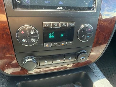 Used 2013 Chevrolet Suburban LT AWD/4WD image 8