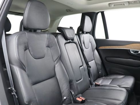 Used 2021 Volvo XC90 T6 Momentum image 36