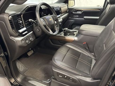 Used 2023 Chevrolet Silverado 1500 High Country w/ Technology Package AWD/4WD image 12