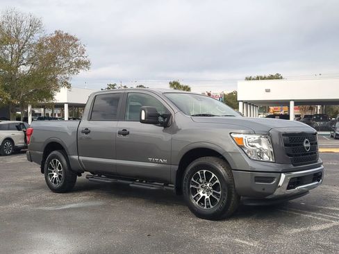 Used 2024 Nissan Titan SV w/ SV Convenience Package image 2