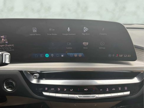 Used 2025 Cadillac Lyriq Sport w/ Nappa Leather Package AWD/4WD image 16