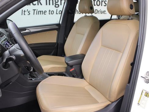 Used 2023 Volkswagen Tiguan SE R-Line FWD image 15