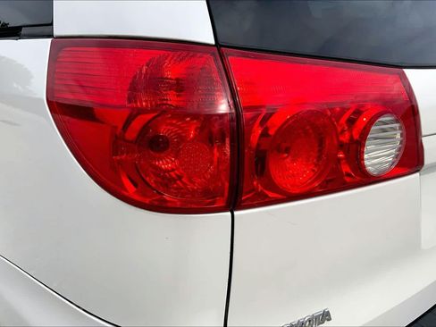 Used 2010 Toyota Sienna XLE w/ Towing Prep Pkg FWD image 26