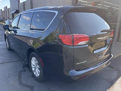 Used 2017 Chrysler Pacifica LX FWD image 6