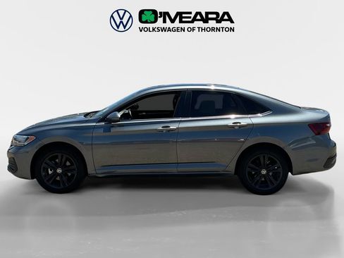 Used 2023 Volkswagen Jetta SE FWD image 2