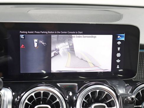 Used 2021 Mercedes-Benz GLB 250 4MATIC w/ Premium Package image 23