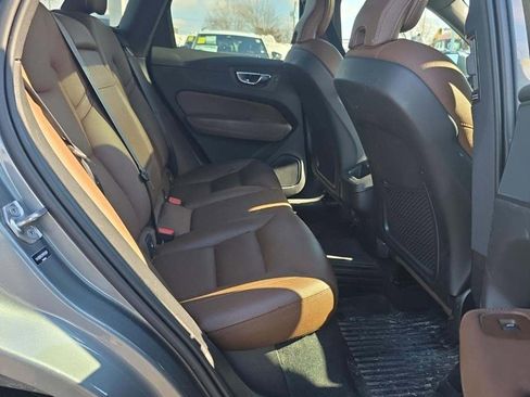 Used 2021 Volvo XC60 T5 Momentum w/ Premium Package image 13