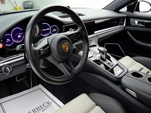 Used 2023 Porsche Panamera GTS image 21
