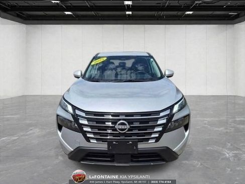 Used 2025 Nissan Rogue SV FWD image 8