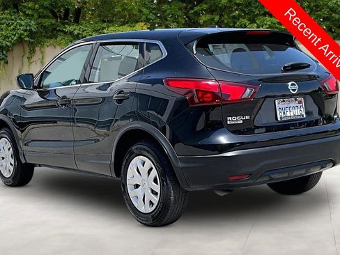 Used 2019 Nissan Rogue Sport S FWD image 4