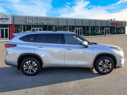 Used 2022 Toyota Highlander XLE image 5