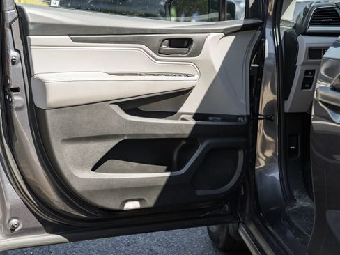 Used 2018 Honda Odyssey LX image 32
