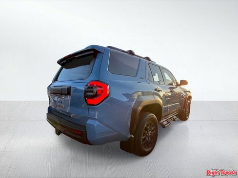 Used 2026 Toyota 4Runner SR5 AWD/4WD image 4