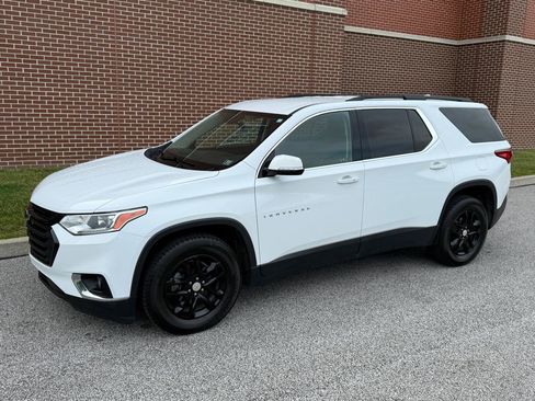Used 2020 Chevrolet Traverse LT w/ LPO, Black Accent Package AWD/4WD image 3