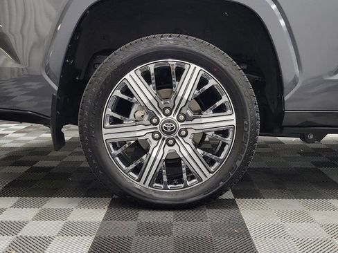 Used 2025 Toyota Sequoia Capstone AWD/4WD image 7