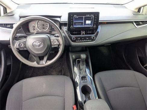 Used 2022 Toyota Corolla LE image 25