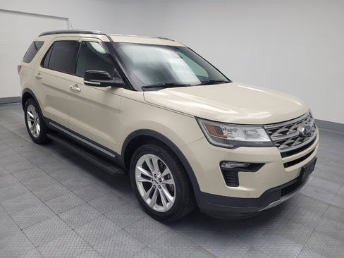 Used 2018 Ford Explorer XLT w/ Equipment Group 202A FWD image 13