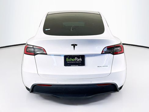 Used 2022 Tesla Model Y Long Range AWD/4WD image 7