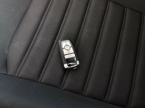 Used 2019 Ford Fusion SE FWD image 35