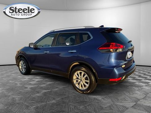 Used 2017 Nissan Rogue SV image 3