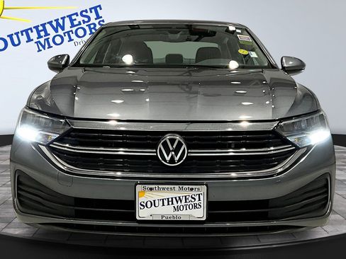 Used 2023 Volkswagen Jetta SE FWD image 2
