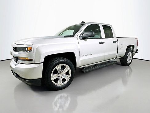 Used 2019 Chevrolet Silverado 1500 Custom w/ Custom Convenience Package image 3