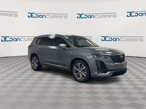 Used 2022 Cadillac XT6 Premium Luxury image 2