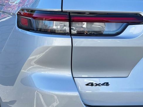 New 2025 Jeep Grand Cherokee L Laredo image 24