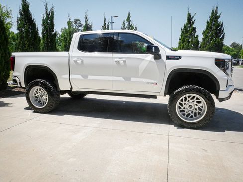 Used 2023 GMC Sierra 1500 AT4 w/ Technology Package AWD/4WD image 11